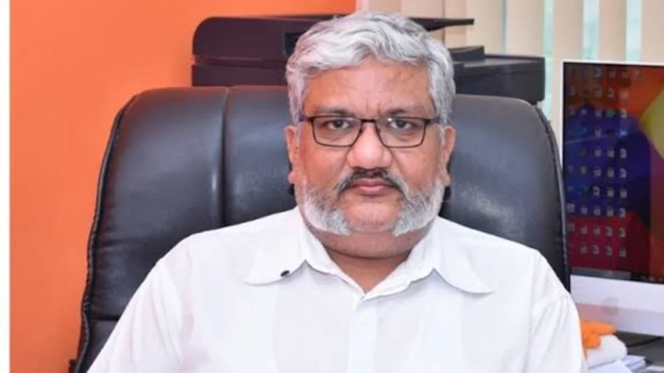 असिस्टेंट प्रोफेसर ने की मारपीट, पैर में आया फ्रैक्चर