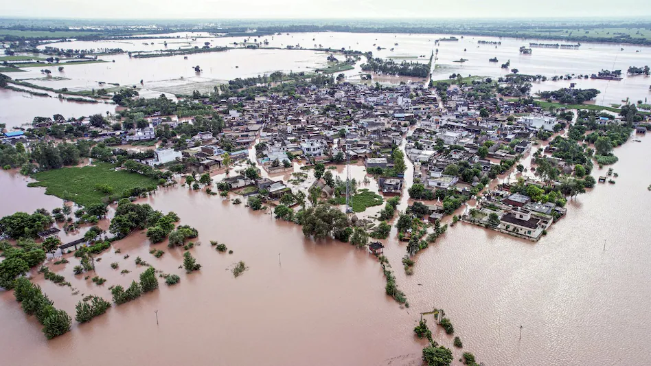 1902 गांव डूबे, 43 लोगों की मौत, 4 लाख प्रभावित