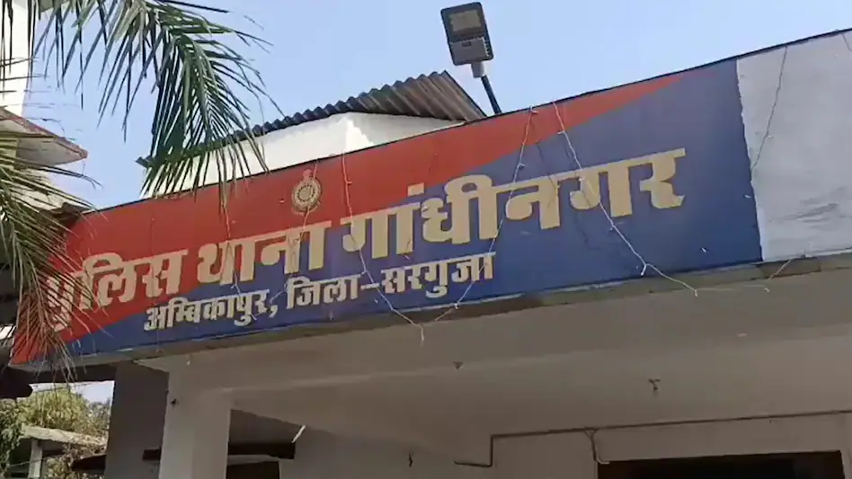 छत्तीसगढ़: रिटायर्ड डिप्टी कलेक्टर ओमेगा टोप्पो गिरफ्तार, चंगाई सभा के नाम पर धर्मांतरण का आरोप