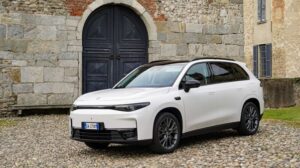 Electric Cars That Charge Themselves on the Move