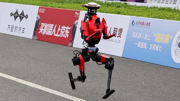 Chinese Robot Lightning Breaks Human World Record in Half Marathon